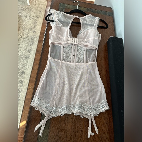VS NWOT SZ 36D lingerie - Picture 3 of 5